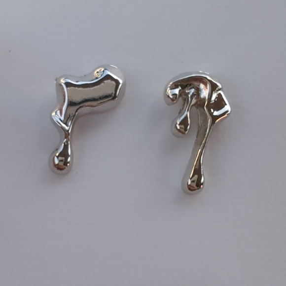 Set Of 7 Pairs Of Silver Tone Earrings - Picture 6 of 8